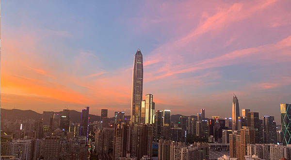 “旭日东升，泰山之巅”